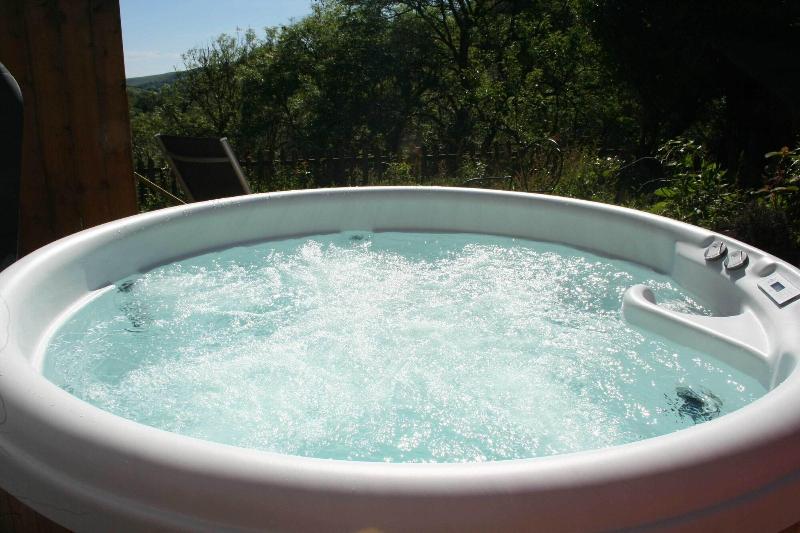 The Nook Farm Park Stay With Hot Tub Bbq Fire Pit image