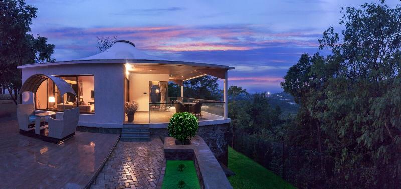 Aveda Suites At Aamby Valley City