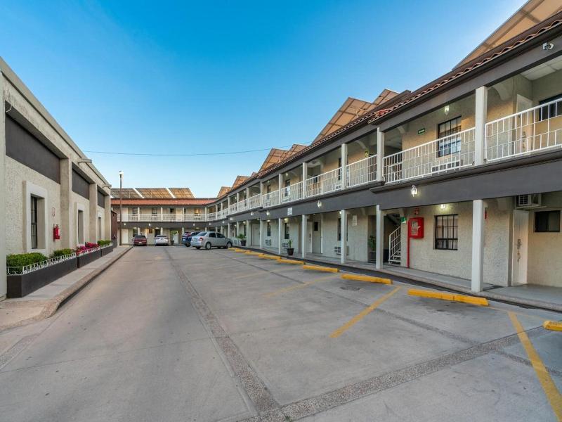 Hotel Sntenario image