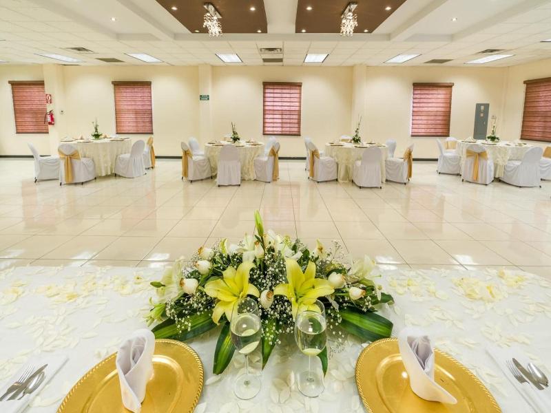 Hotel Sntenario image