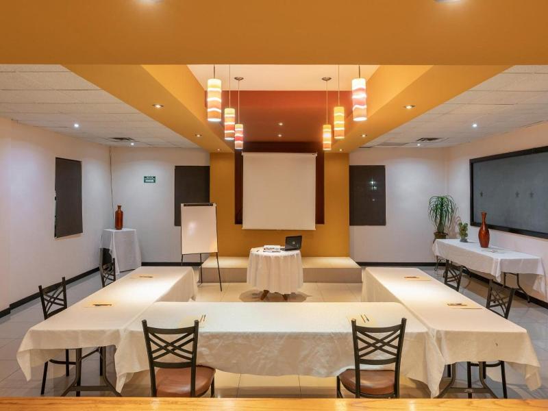 Hotel Sntenario image
