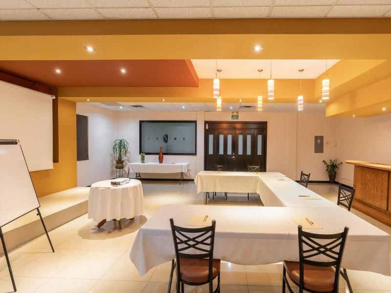 Hotel Sntenario image