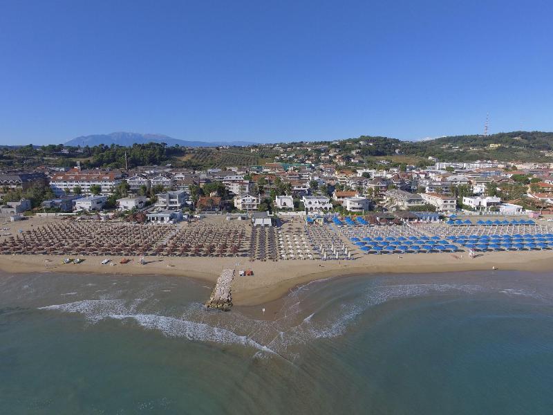 Hotel Diamante image