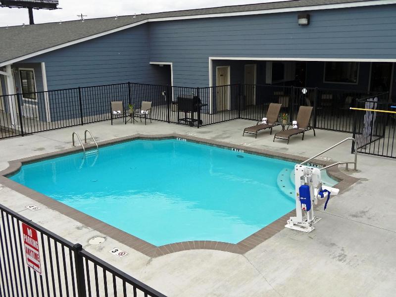 Kenedy Inn Suites — view