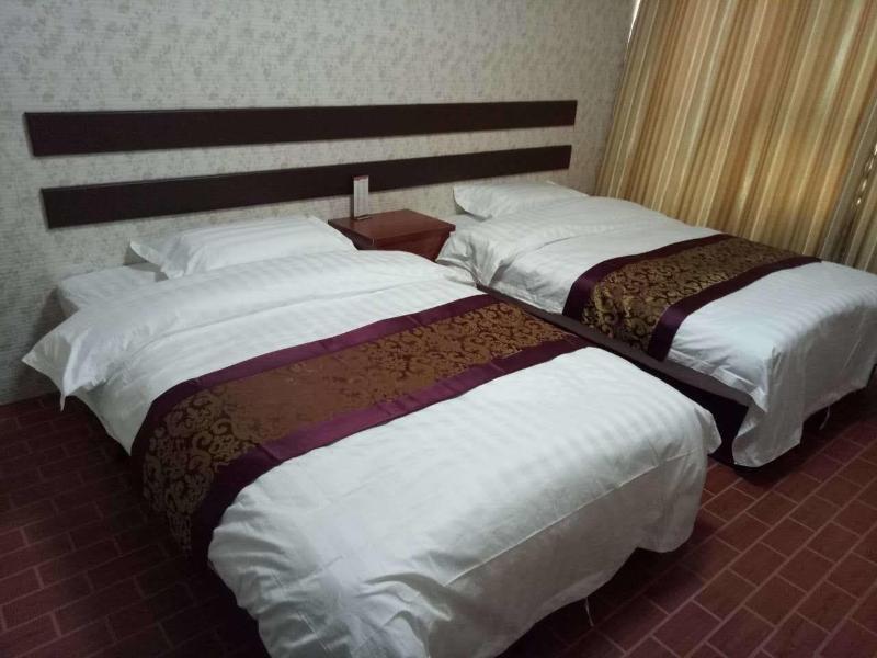 Huayun Business Hotel 4