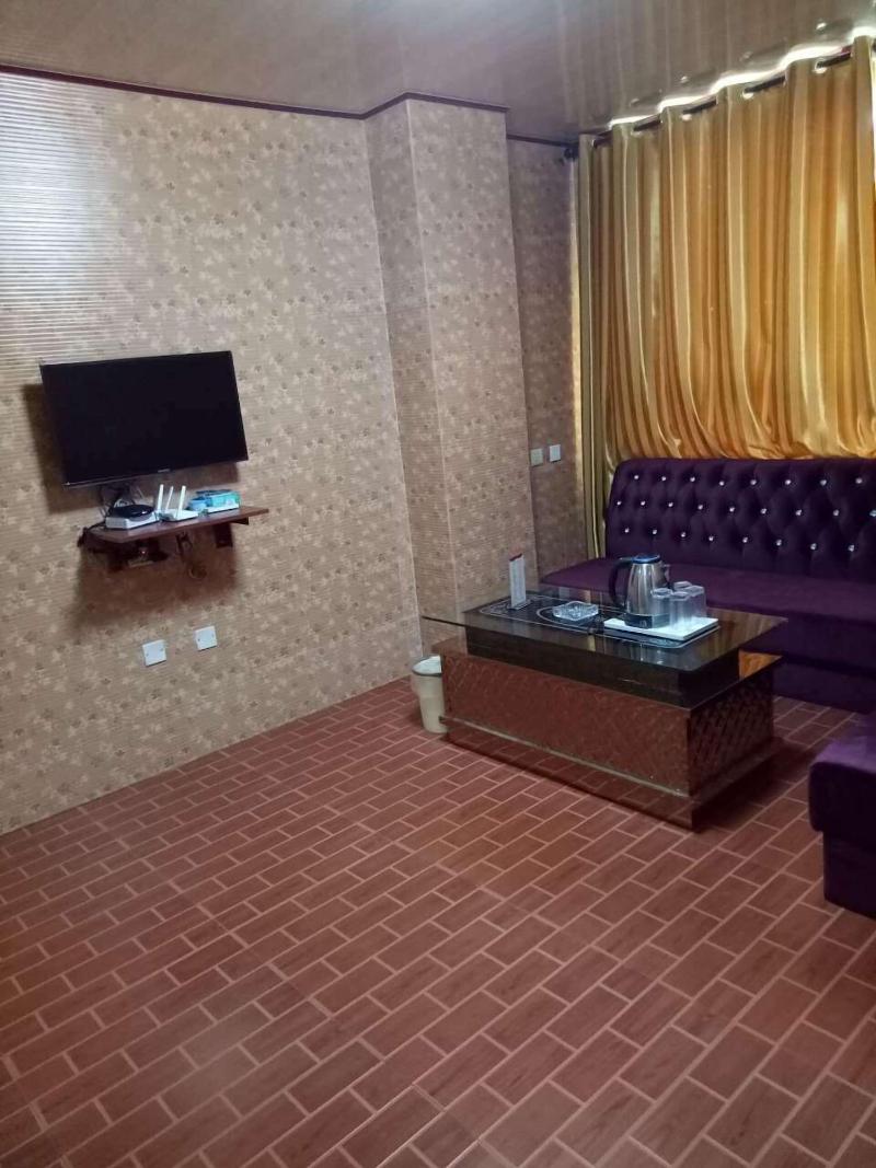 Huayun Business Hotel 5