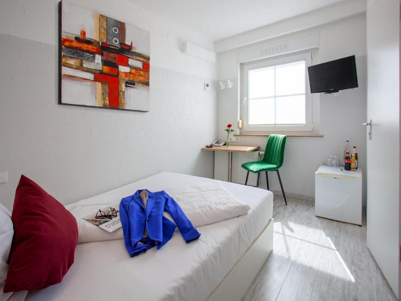 Relax Hotel Stuttgart image