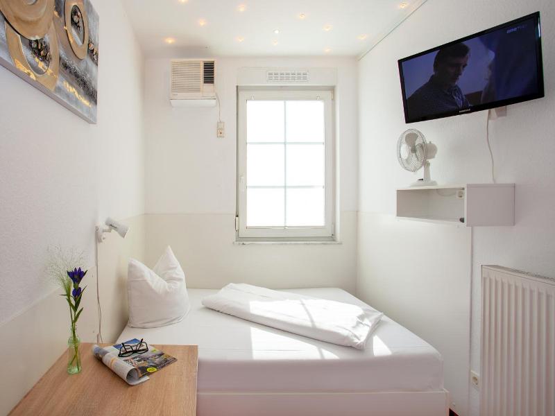 Relax Hotel Stuttgart image