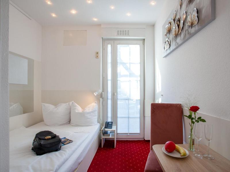 Relax Hotel Stuttgart image