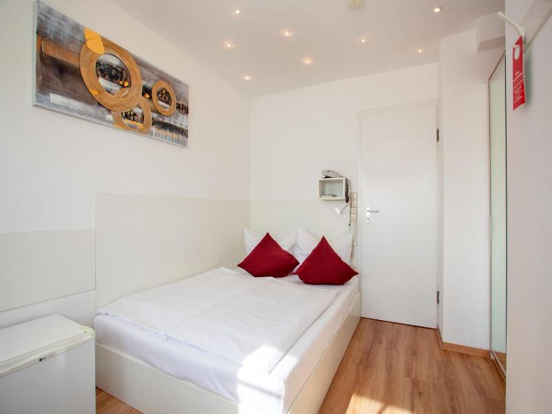 Relax Hotel Stuttgart image