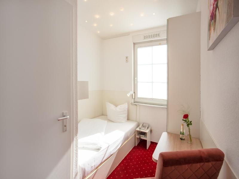 Relax Hotel Stuttgart image