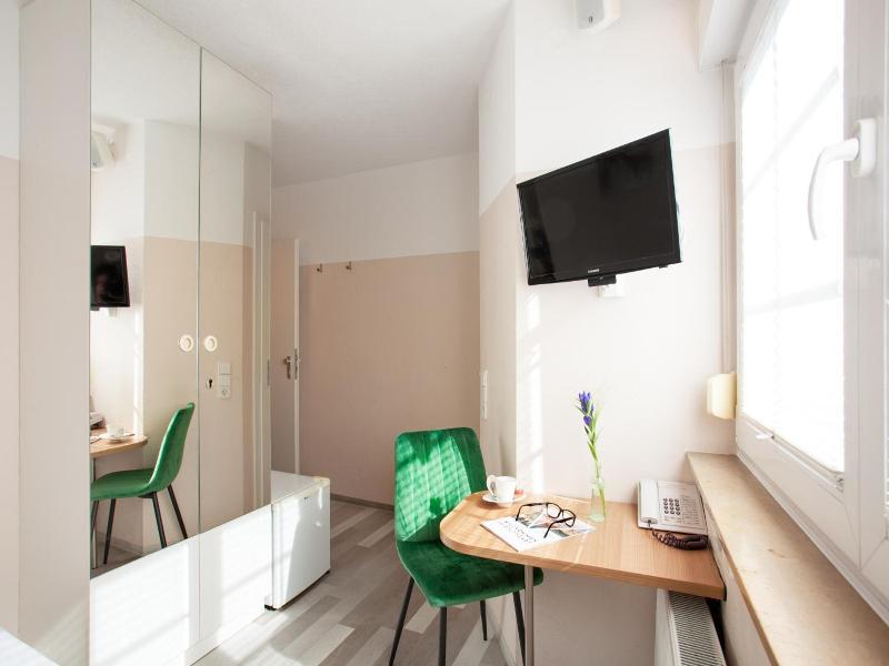 Relax Hotel Stuttgart image