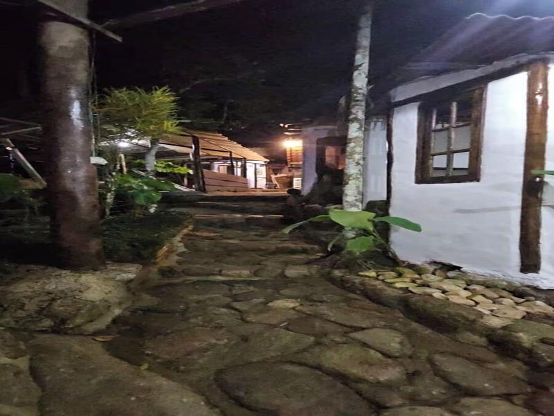 Ready Camp E Sua Tes Da Cachoeira image