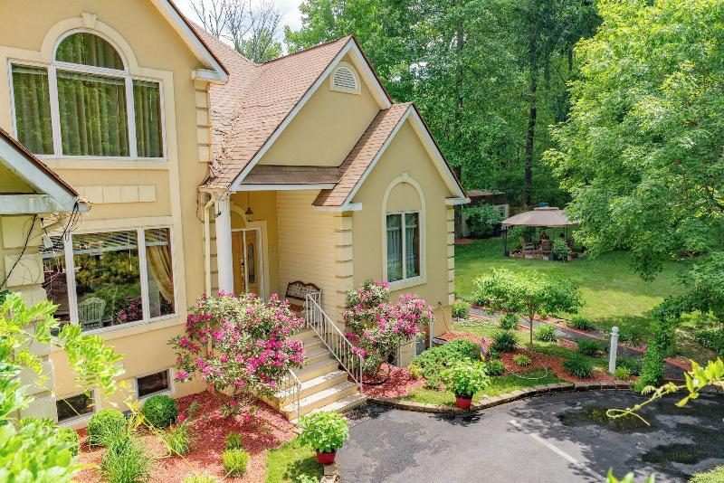 Cherry Valley Manor image