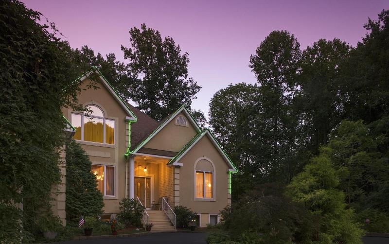 Cherry Valley Manor image