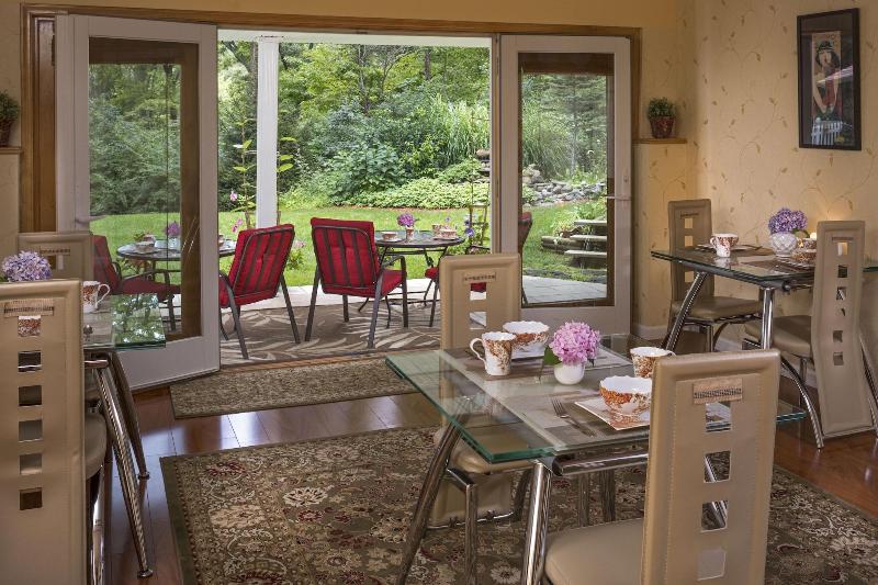 Cherry Valley Manor image