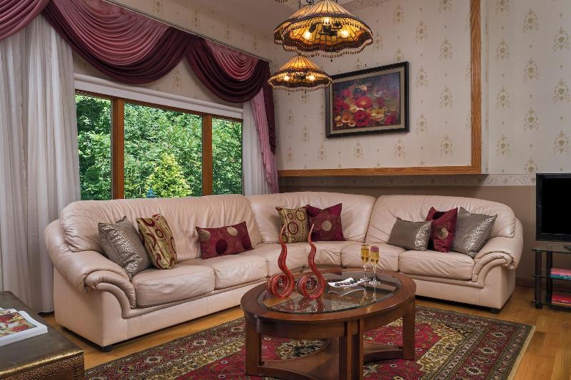 Cherry Valley Manor image