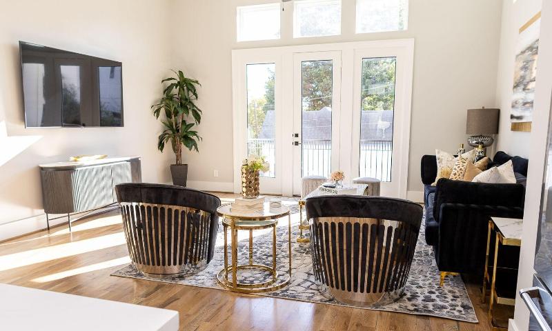 Stylish Luxury Downtown Home image
