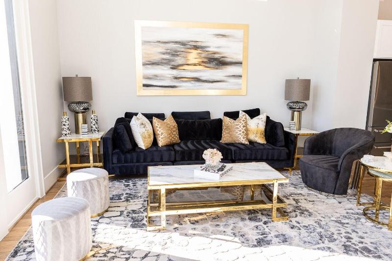 Stylish Luxury Downtown Home image