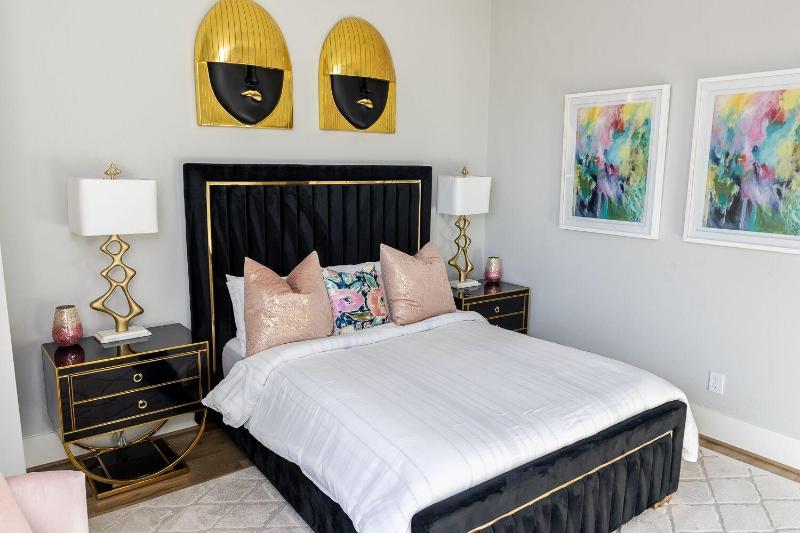 Stylish Luxury Downtown Home image