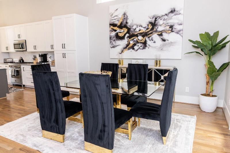 Stylish Luxury Downtown Home image