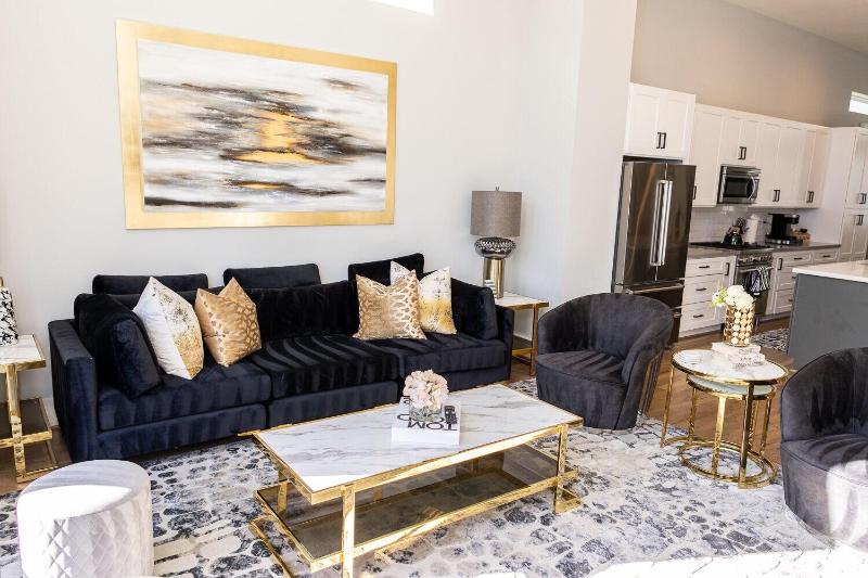 Stylish Luxury Downtown Home image