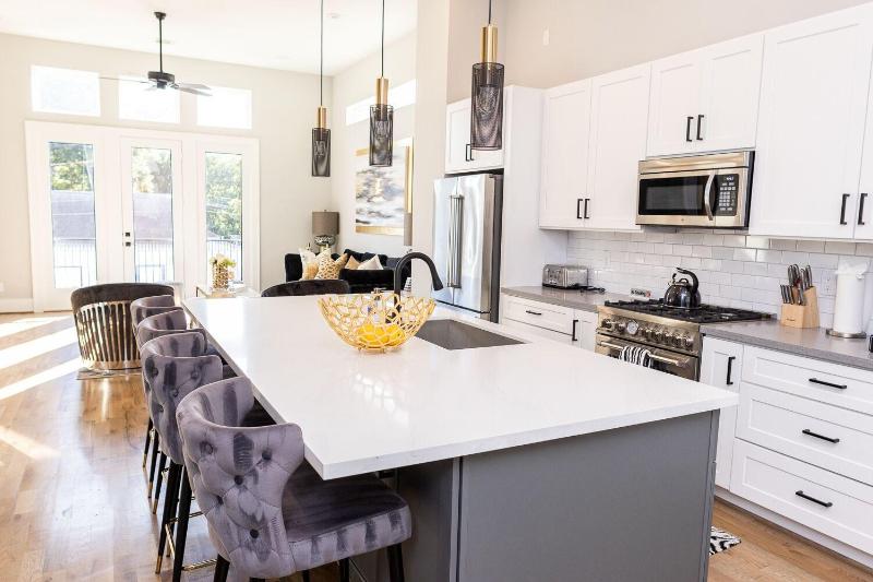 Stylish Luxury Downtown Home image
