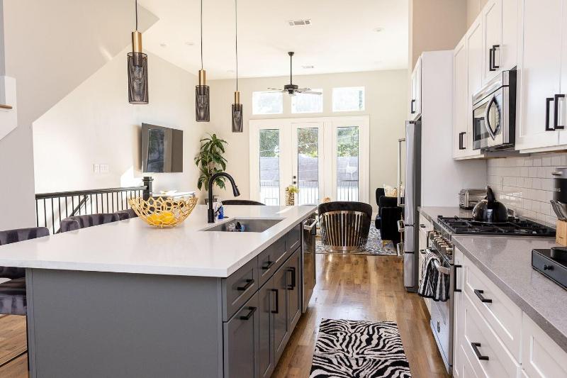 Stylish Luxury Downtown Home image