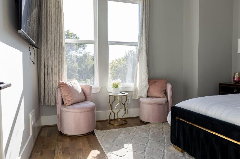 Stylish Luxury Downtown Home image