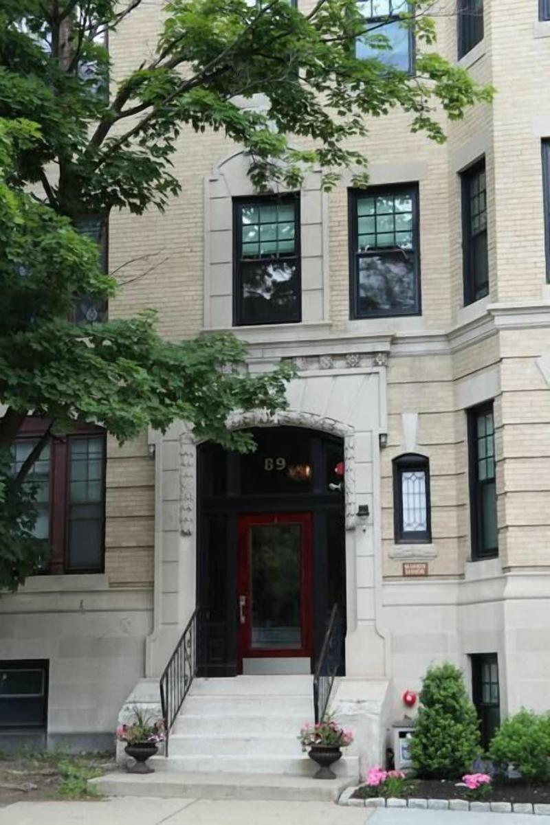 Maverick Suites At 89 Marion image
