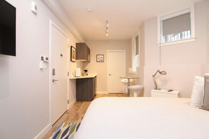 Maverick Suites At 89 Marion image