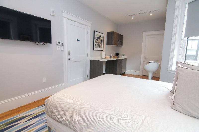 Maverick Suites At 89 Marion image
