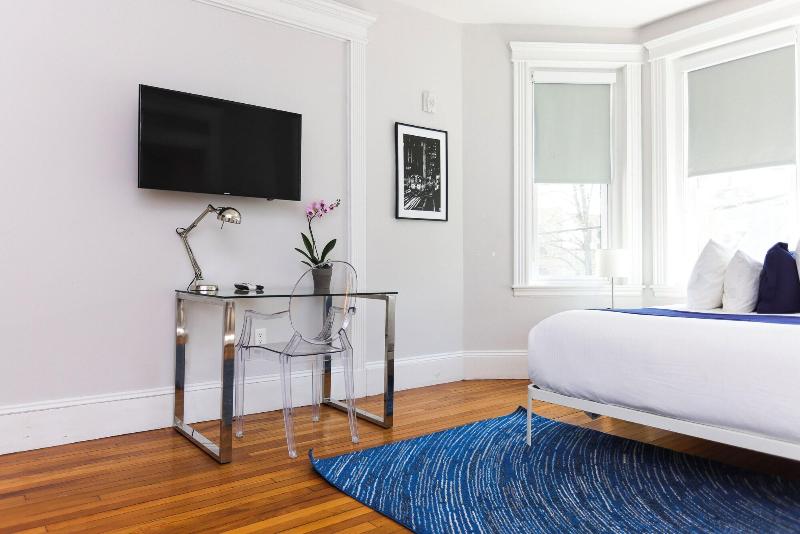 Maverick Suites At 89 Marion image