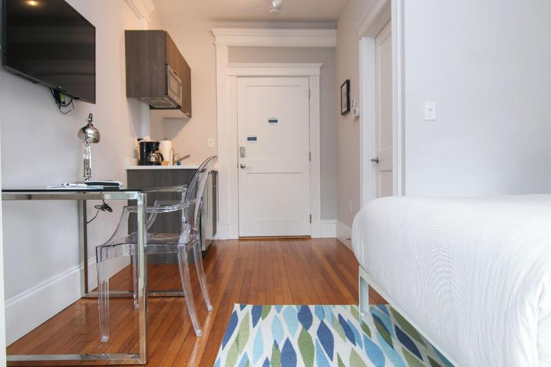Maverick Suites At 89 Marion image