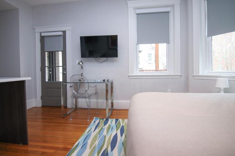 Maverick Suites At 89 Marion image