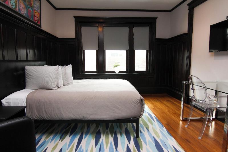 Maverick Suites At 89 Marion image