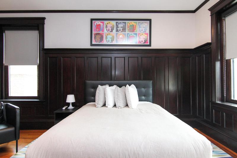 Maverick Suites At 89 Marion image