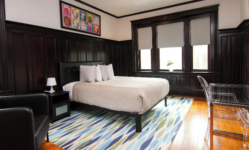 Maverick Suites At 89 Marion image
