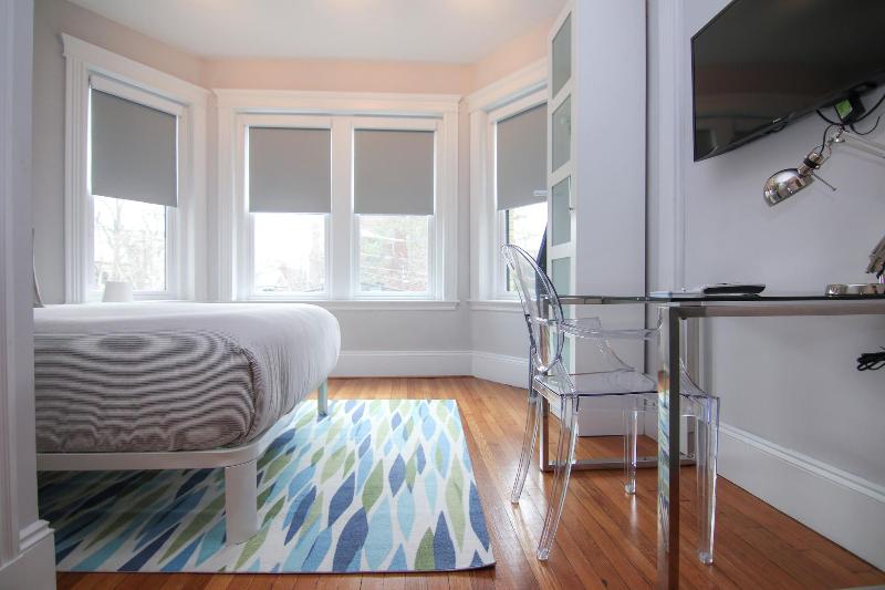 Maverick Suites At 89 Marion image