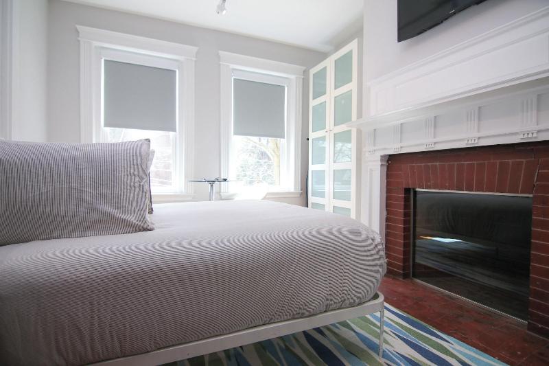 Maverick Suites At 89 Marion image