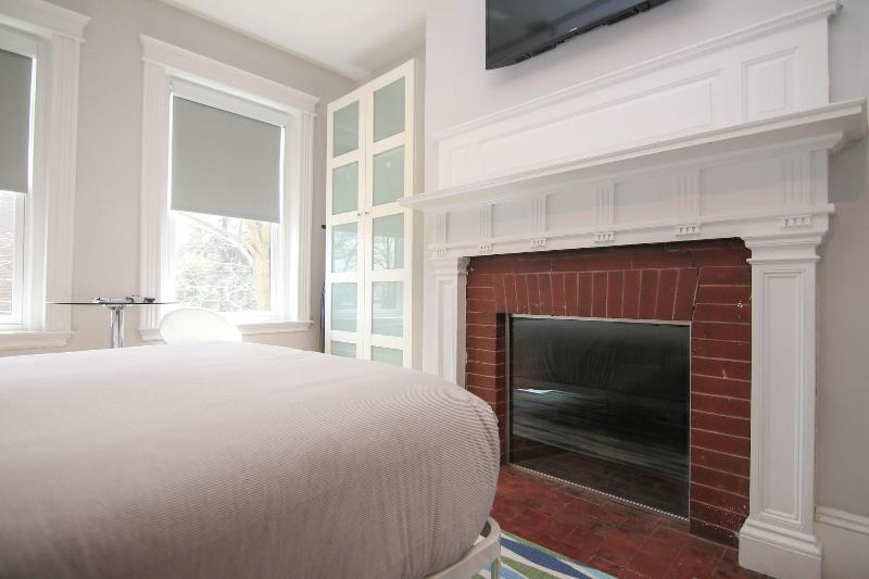 Maverick Suites At 89 Marion image