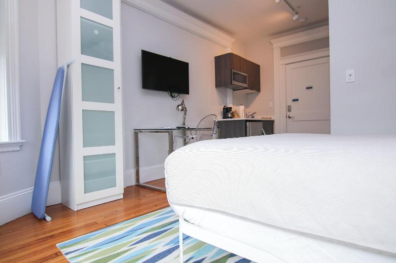 Maverick Suites At 89 Marion image