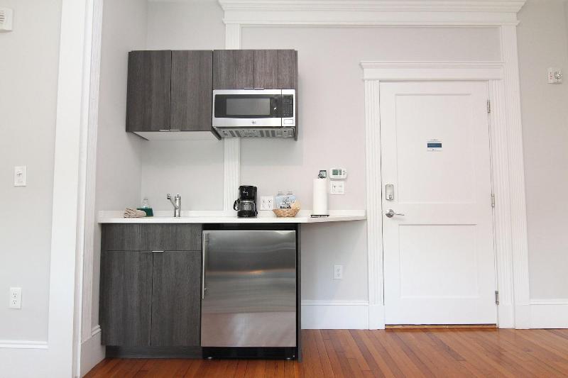 Maverick Suites At 89 Marion image