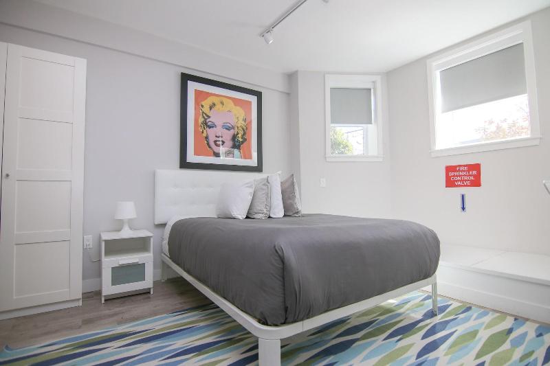 Maverick Suites At 89 Marion image