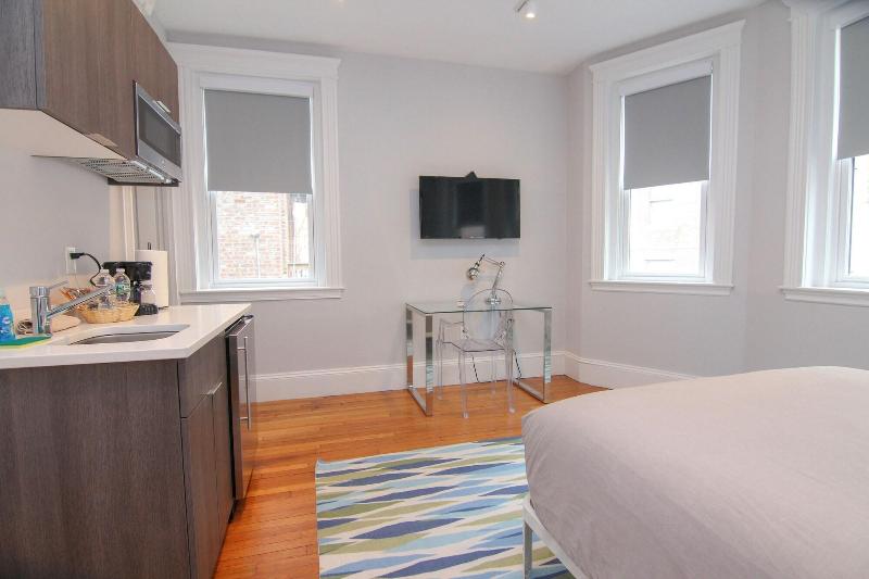 Maverick Suites At 89 Marion image
