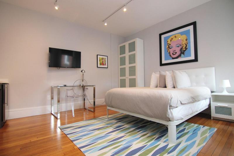 Maverick Suites At 89 Marion image