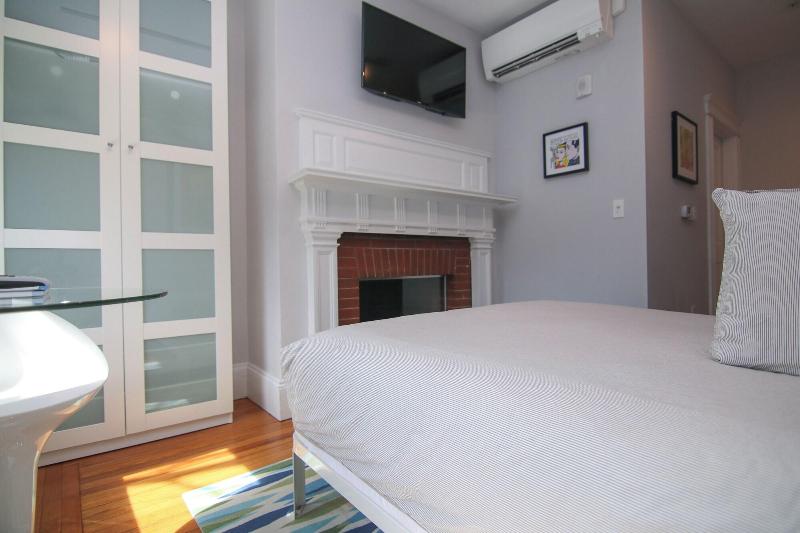 Maverick Suites At 89 Marion image