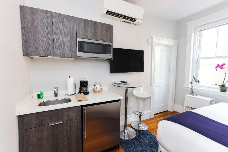 Maverick Suites At 89 Marion image