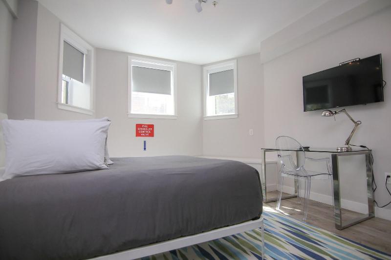 Maverick Suites At 89 Marion image