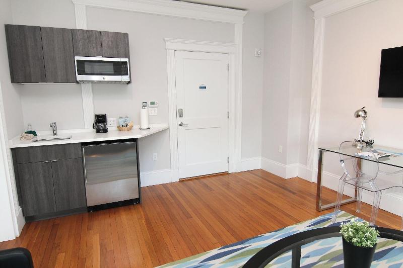 Maverick Suites At 89 Marion image
